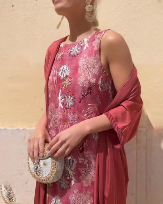 Set composto da abito lungo senza maniche e cardigan abbinato