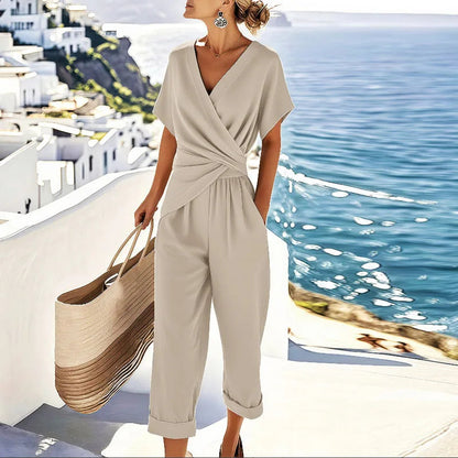 Elegante tuta con scollo incrociato in stile resort