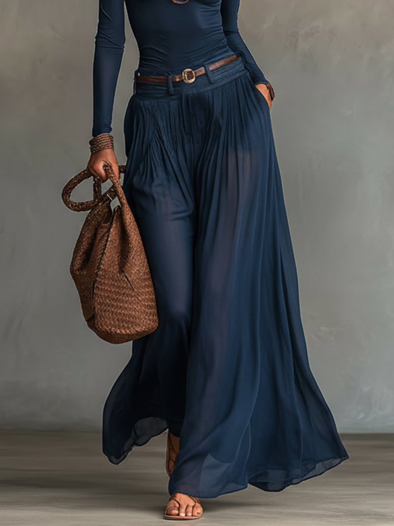 Completo due pezzi blu navy composto da top monospalla e gonna in tulle (con cintura)