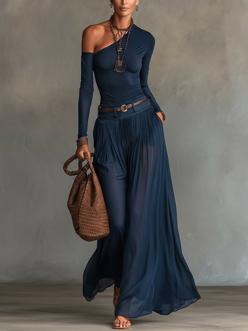 Completo due pezzi blu navy composto da top monospalla e gonna in tulle (con cintura)