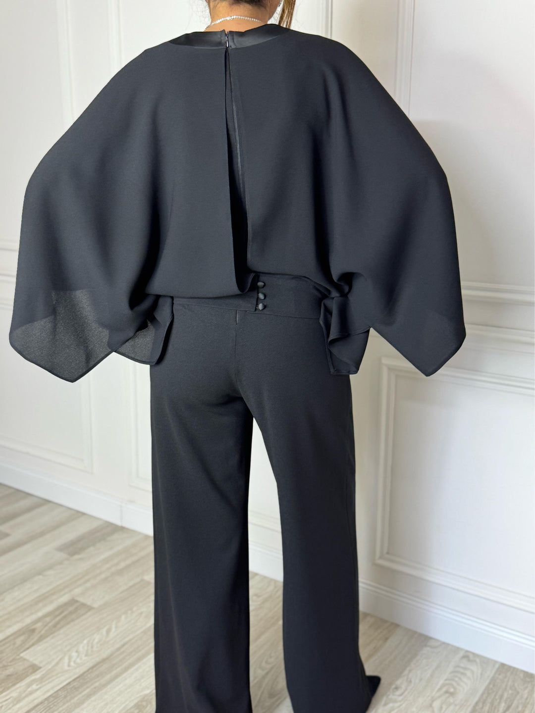 coordinato 2 pezzi in raso, con maniche morbide, fresco ed elegante