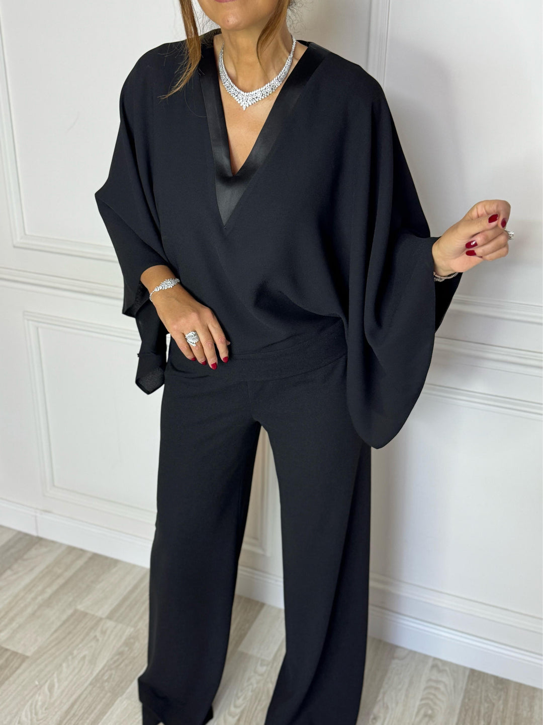 coordinato 2 pezzi in raso, con maniche morbide, fresco ed elegante