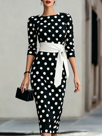 Elegante abito elasticizzato con stampa artistica a pois