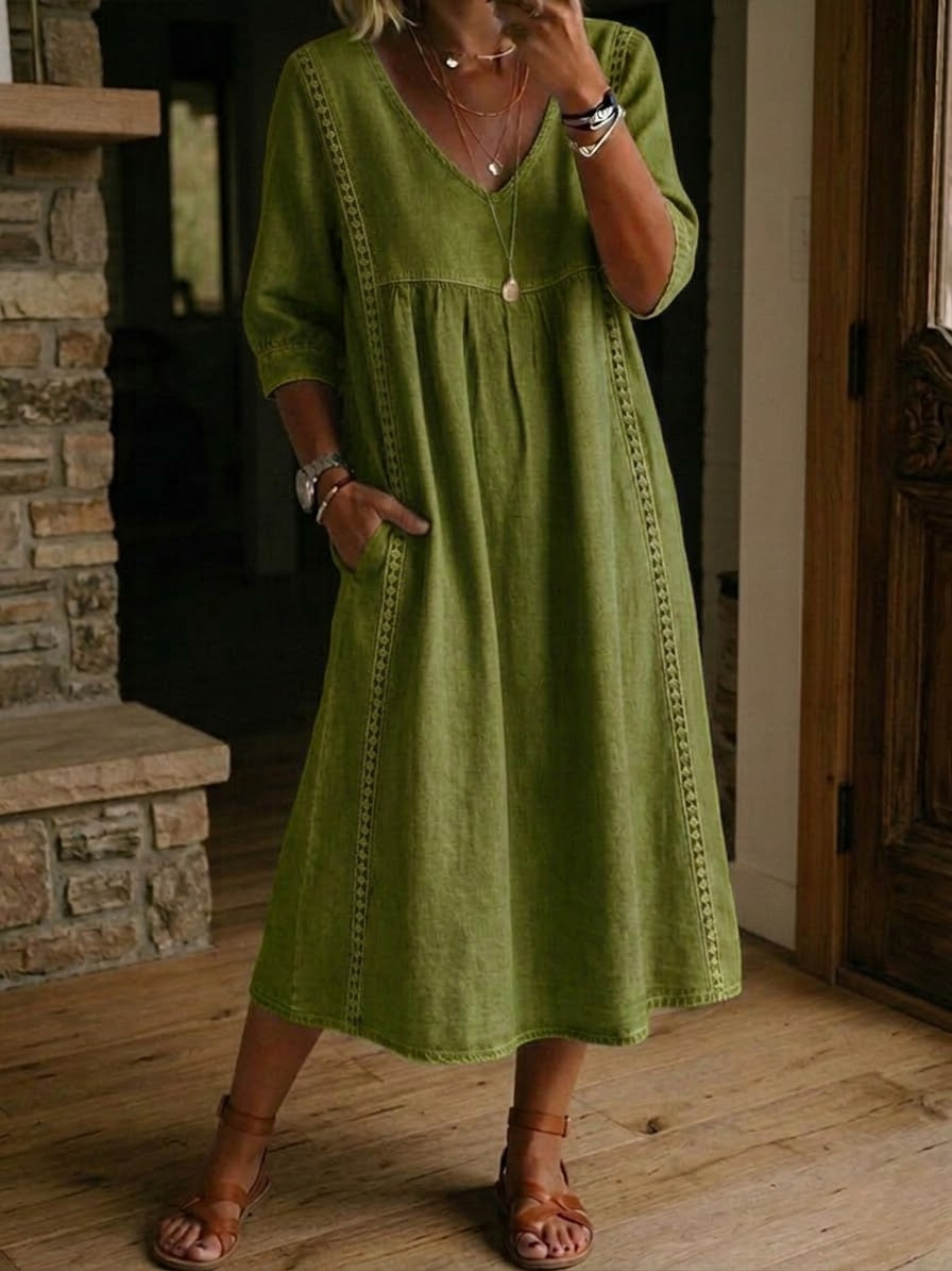 Abito casual dalla linea morbida in lino e cotone con inserti patchwork e bordi in pizzo