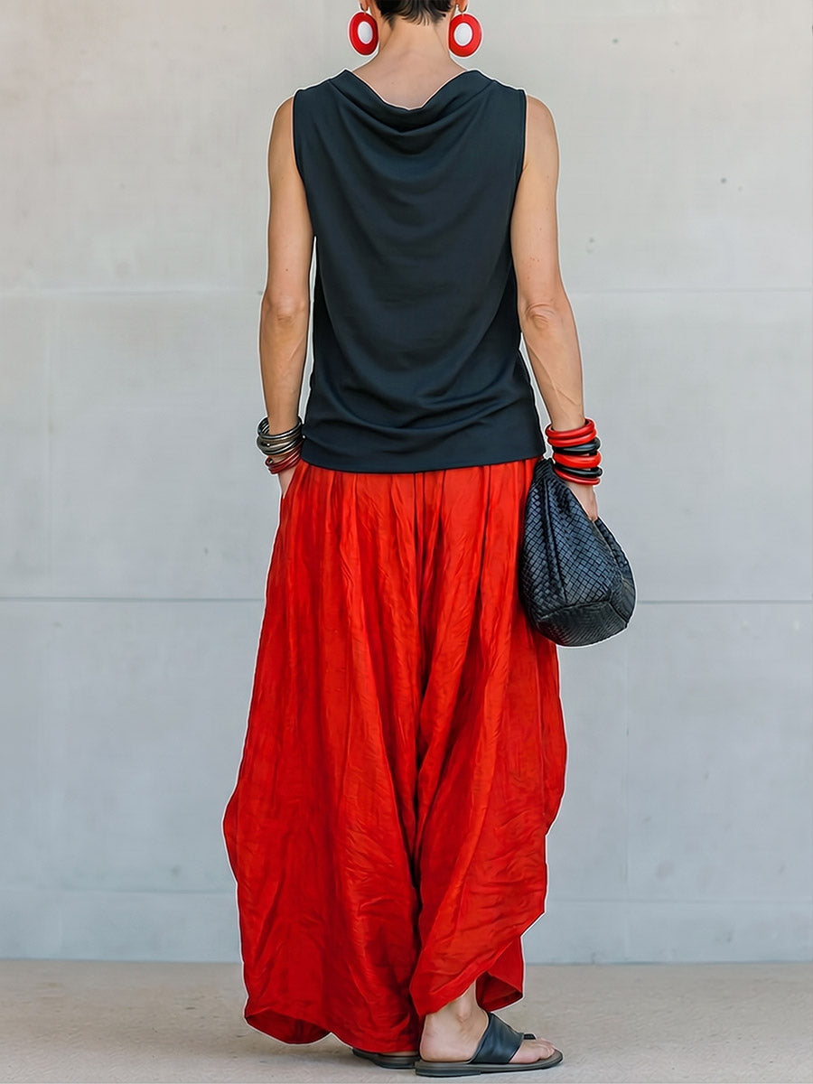 Completo casual in cotone e lino: top senza maniche a collo alto dalla vestibilità ampia e pantaloni a gamba larga con elastico in vita.