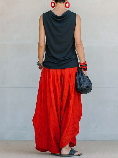 Completo casual in cotone e lino: top senza maniche a collo alto dalla vestibilità ampia e pantaloni a gamba larga con elastico in vita.