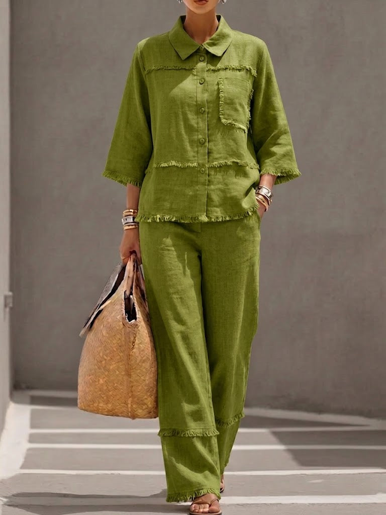 Set casual a due pezzi composto da camicia e pantaloni in lino e cotone con orlo sfrangiato