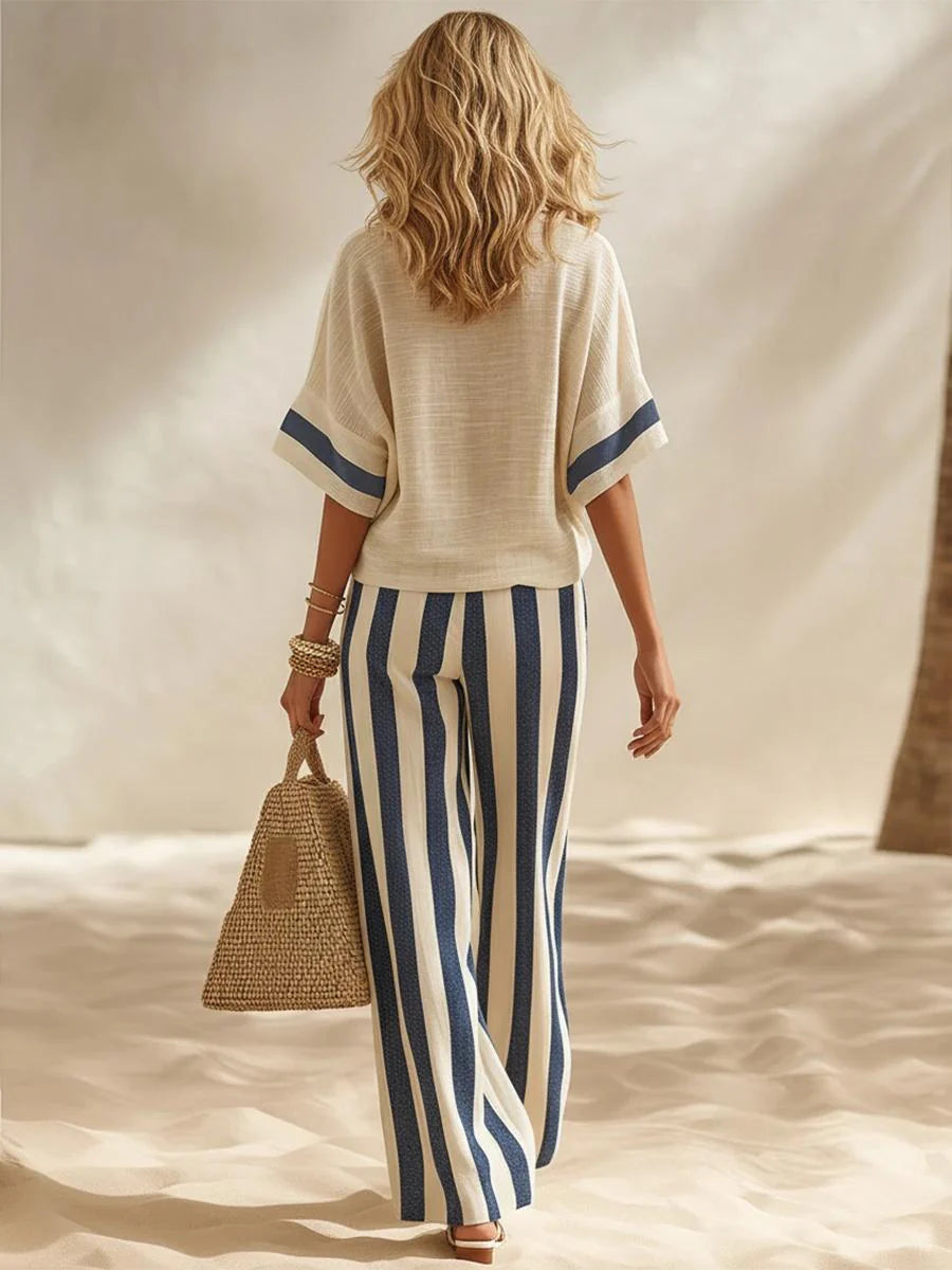 Set composto da top in misto cotone e lino con effetto testurizzato e blocchi di colore e pantaloni a gamba larga con elastico in vita a righe blu e bianche