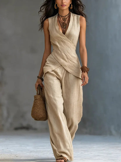 Completo da donna in cotone e lino composto da top con motivo incrociato e pantaloni a gamba larga.