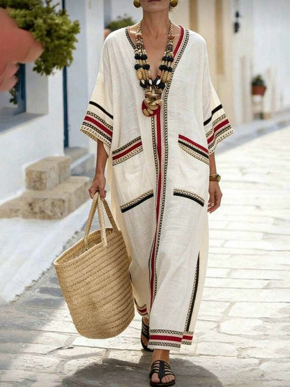 Abito casual e ampio in cotone e lino con stampa a contrasto, scollo a V e maniche a 3/4.