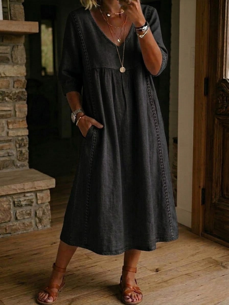 Abito casual dalla linea morbida in lino e cotone con inserti patchwork e bordi in pizzo