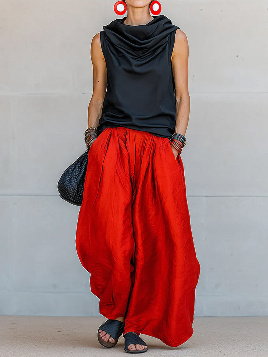 Completo casual in cotone e lino: top senza maniche a collo alto dalla vestibilità ampia e pantaloni a gamba larga con elastico in vita.