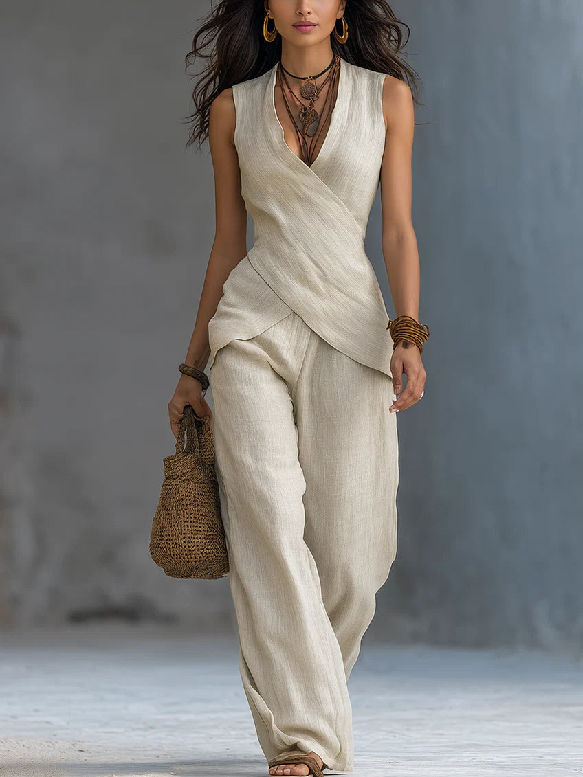 Completo da donna in cotone e lino composto da top con motivo incrociato e pantaloni a gamba larga.