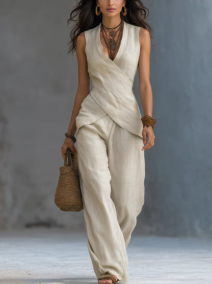 Completo da donna in cotone e lino composto da top con motivo incrociato e pantaloni a gamba larga.
