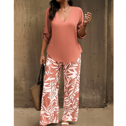 Set composto da camicetta con scollo a V e pantaloni a zampa stampati