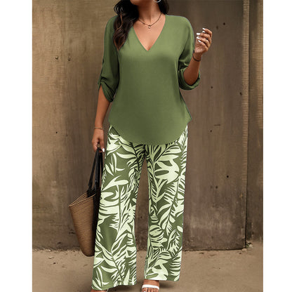 Set composto da camicetta con scollo a V e pantaloni a zampa stampati